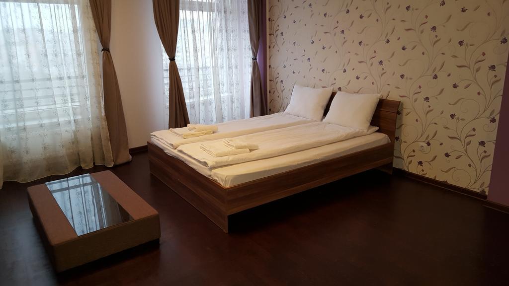 Sunlight Studio Apartment Oradea Extérieur photo