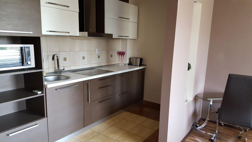 Sunlight Studio Apartment Oradea Extérieur photo